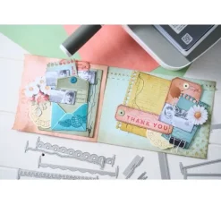 Sizzix Framelits Stanzschablone und Clear Stamps "Tag It by 49 & Market"