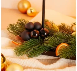 Weihnachtskugeln aus Glas am Draht